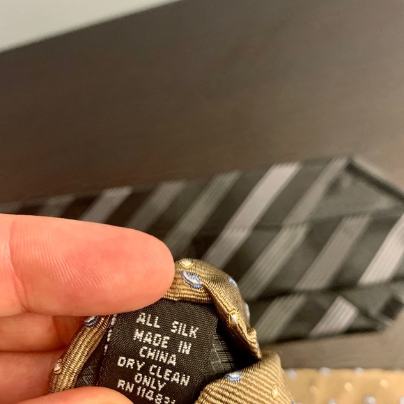 George Ties - Picture 4 of 5